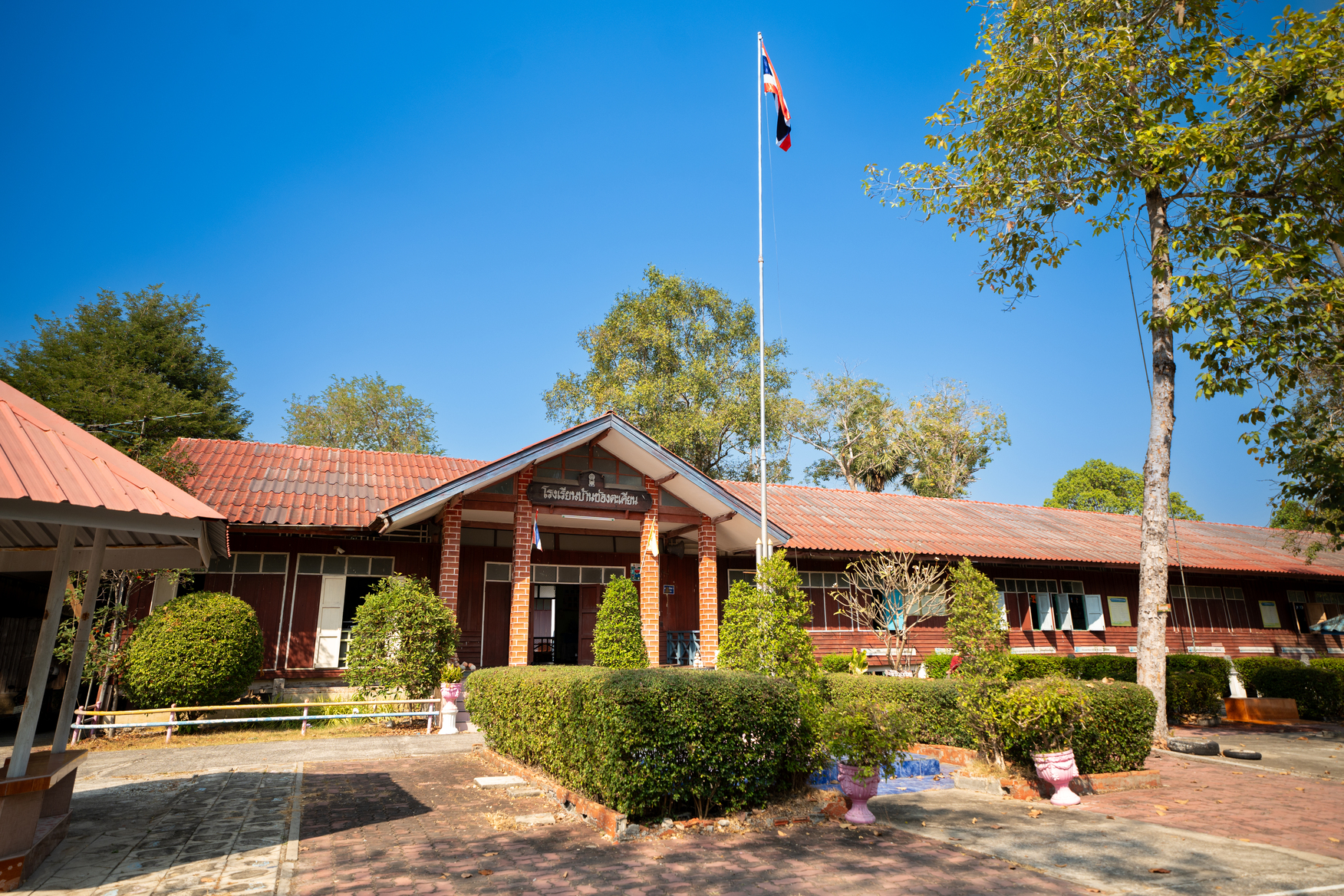 โรงเรียนบ้านช่องตะเคึยน