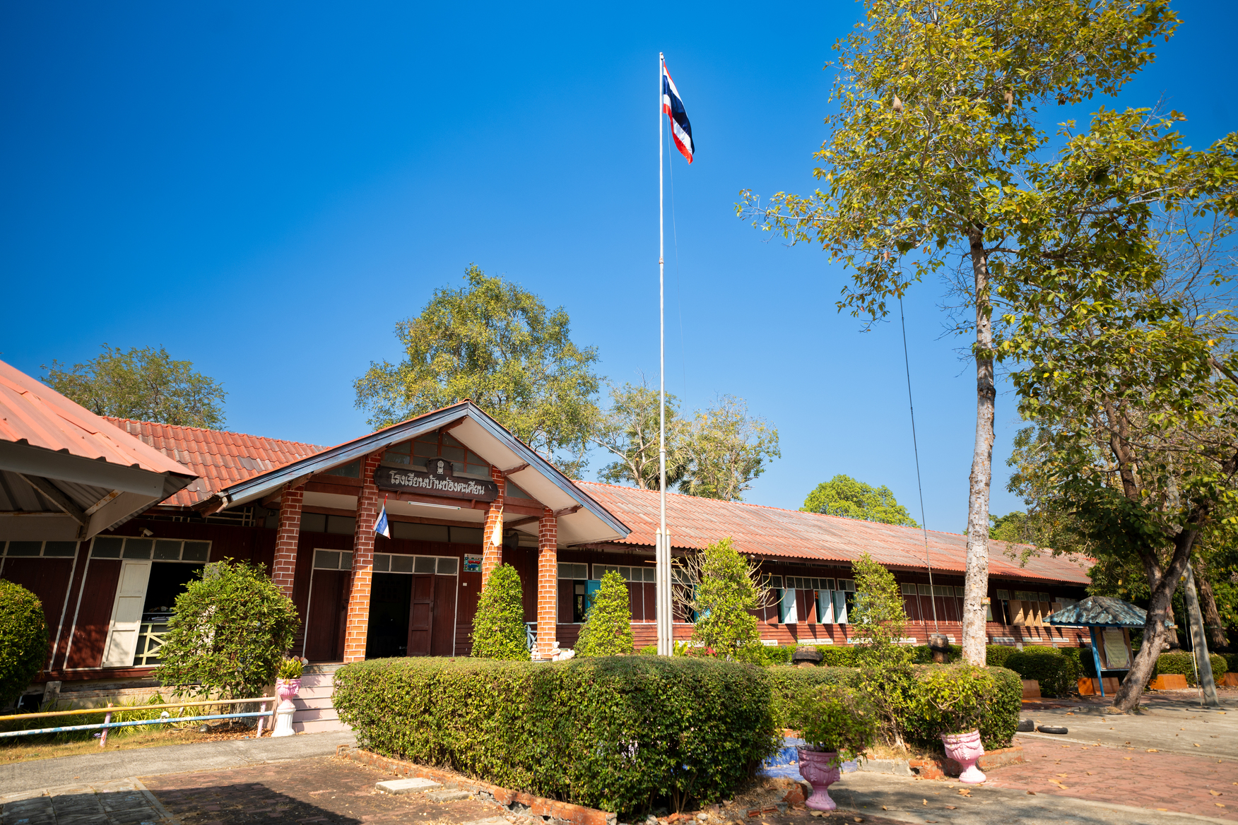 โรงเรียนบ้านช่องตะเคึยน