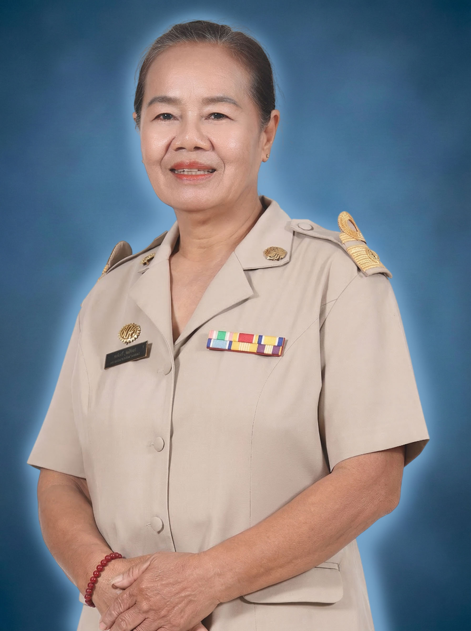 นางพเยาว์ อยู่ยงค์