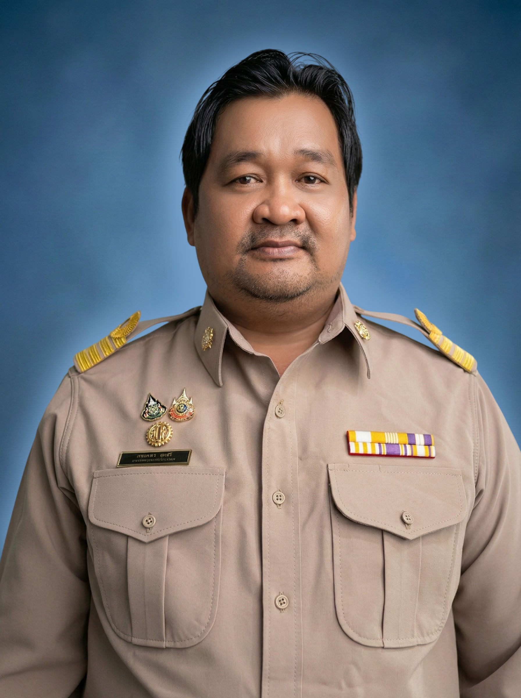 นายคมเดชา ระศรี